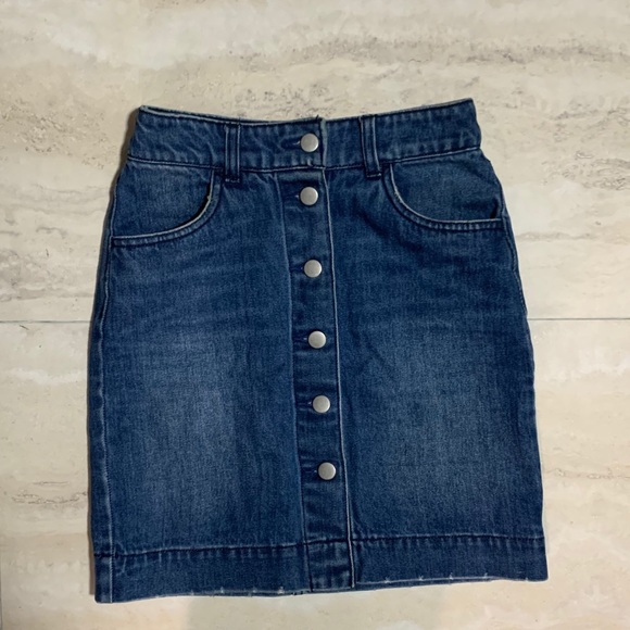 H&M Dresses & Skirts - 🌿H&M Button Up Denim Mini Skirt